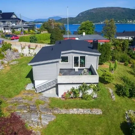 ørnetua Viewpoint, Villa